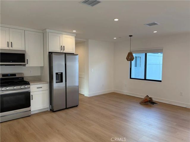 19212 Calvert Street, Tarzana, CA 91335