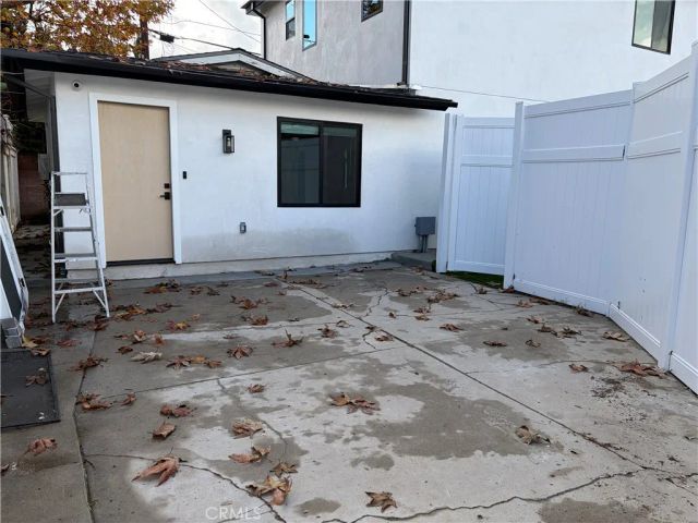 19212 Calvert Street, Tarzana, CA 91335