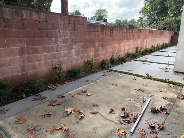 19212 Calvert Street, Tarzana, CA 91335