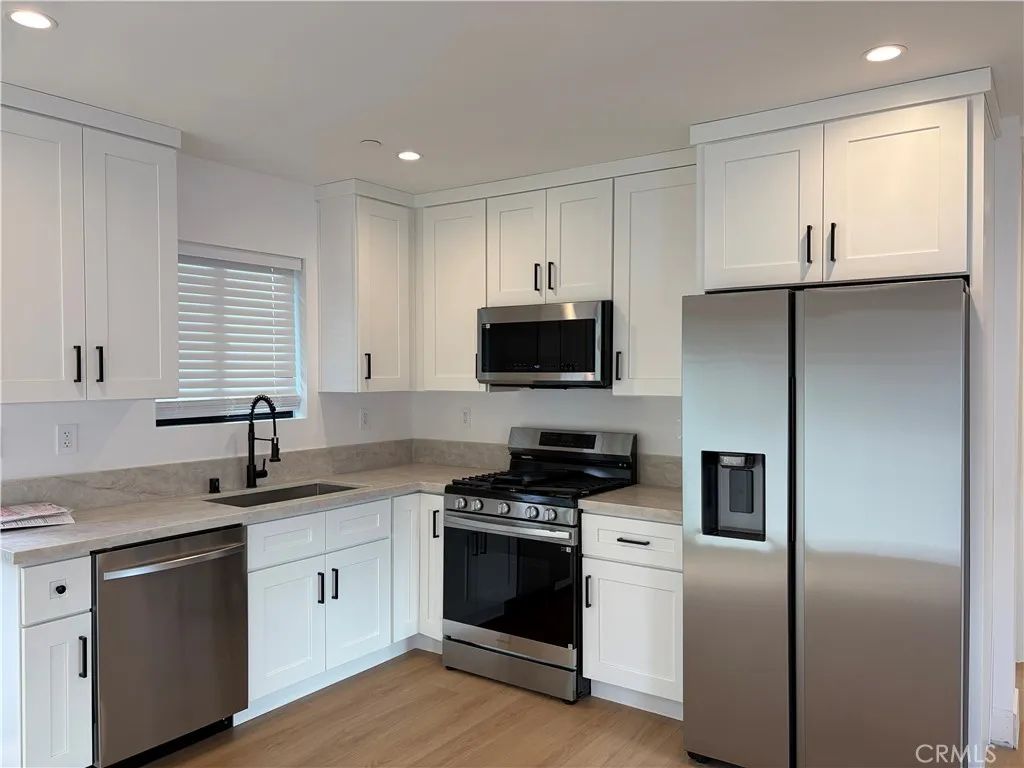 19212 Calvert Street, Tarzana, CA 91335