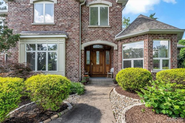 845 Coulange Court, Creve Coeur, MO 63141