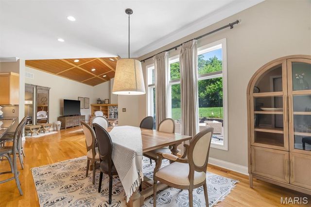 845 Coulange Court, Creve Coeur, MO 63141