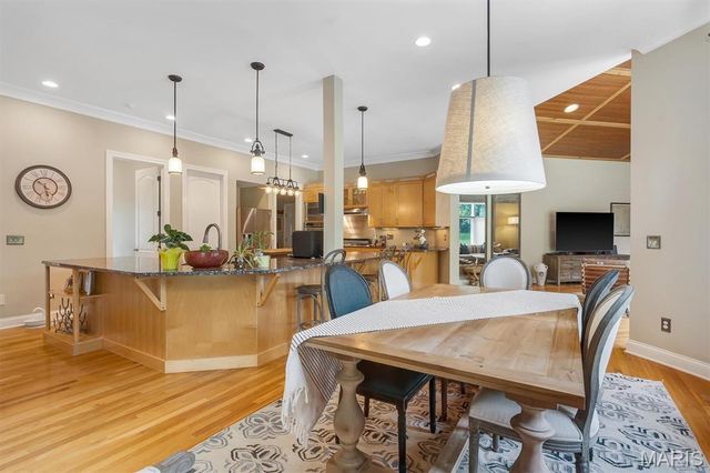 845 Coulange Court, Creve Coeur, MO 63141