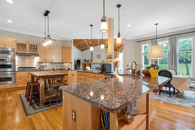 845 Coulange Court, Creve Coeur, MO 63141