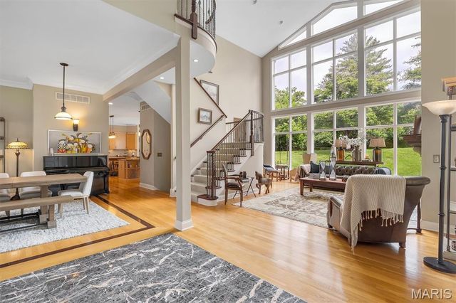 845 Coulange Court, Creve Coeur, MO 63141
