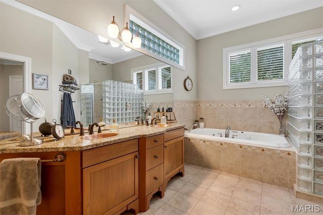 845 Coulange Court, Creve Coeur, MO 63141