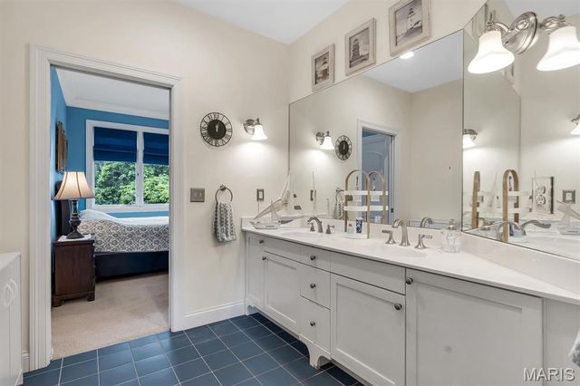 845 Coulange Court, Creve Coeur, MO 63141