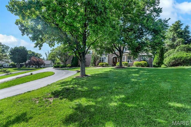 845 Coulange Court, Creve Coeur, MO 63141