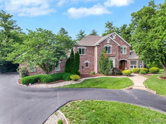 845 Coulange Court, Creve Coeur, MO 63141