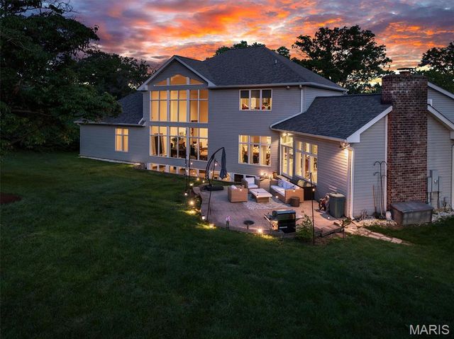 845 Coulange Court, Creve Coeur, MO 63141