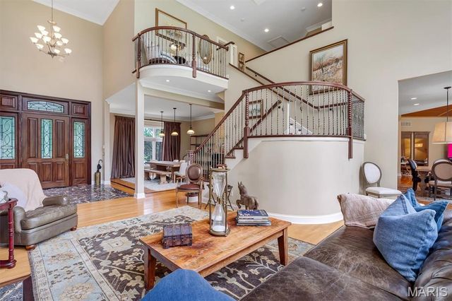 845 Coulange Court, Creve Coeur, MO 63141