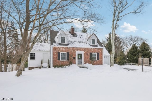 19 Linwood Ave, Midland Park Boro, NJ 07432