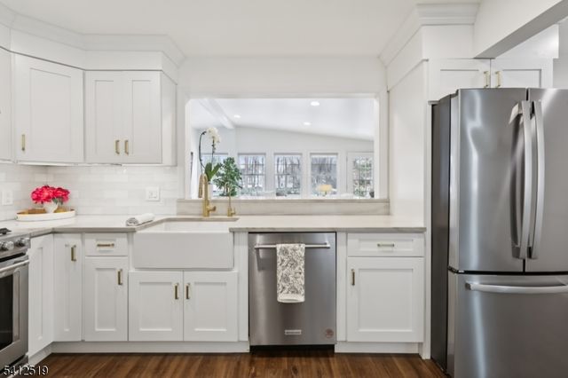 19 Linwood Ave, Midland Park Boro, NJ 07432