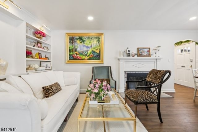 19 Linwood Ave, Midland Park Boro, NJ 07432