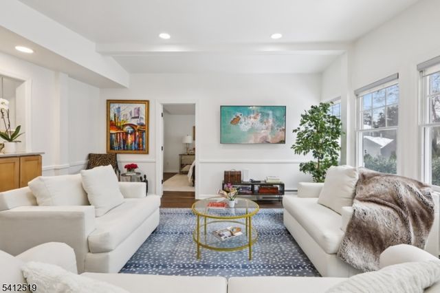 19 Linwood Ave, Midland Park Boro, NJ 07432