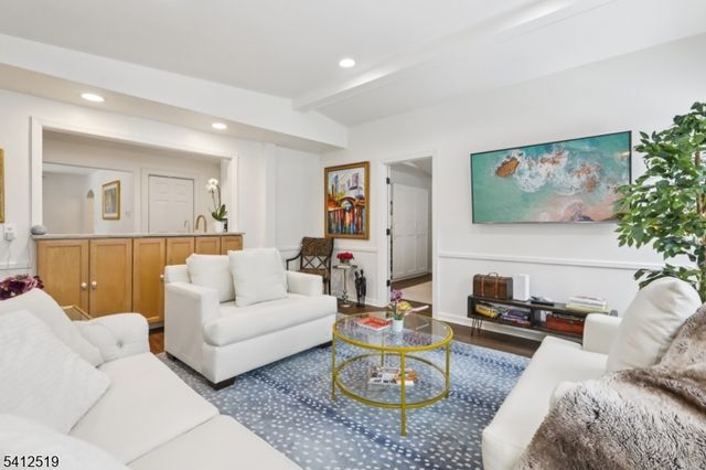 19 Linwood Ave, Midland Park Boro, NJ 07432