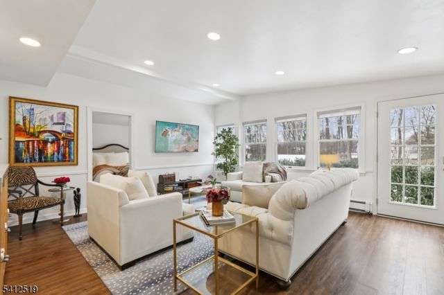 19 Linwood Ave, Midland Park Boro, NJ 07432