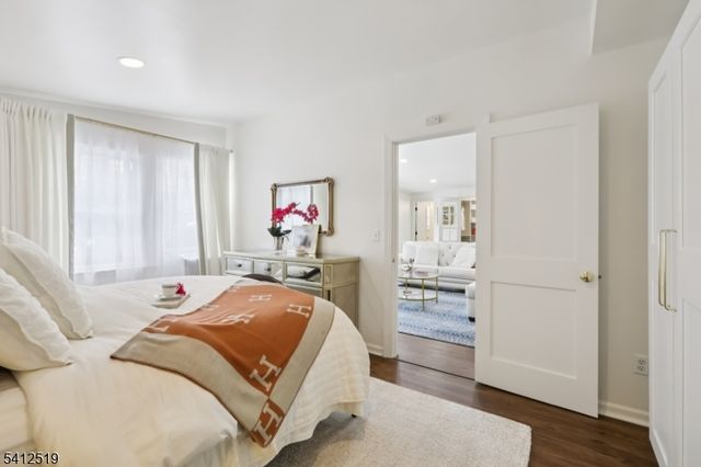 19 Linwood Ave, Midland Park Boro, NJ 07432