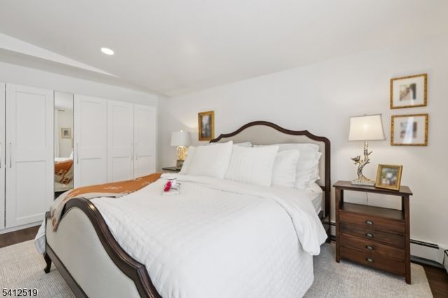 19 Linwood Ave, Midland Park Boro, NJ 07432