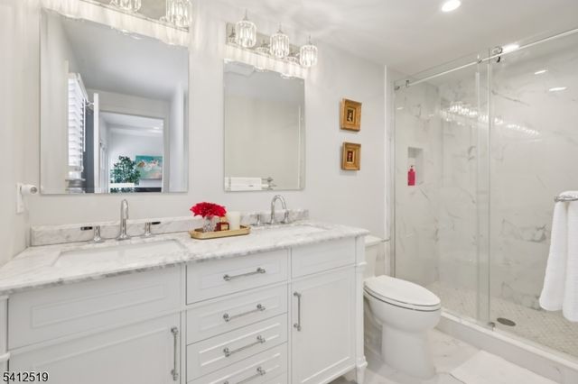 19 Linwood Ave, Midland Park Boro, NJ 07432