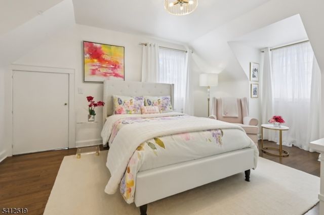 19 Linwood Ave, Midland Park Boro, NJ 07432