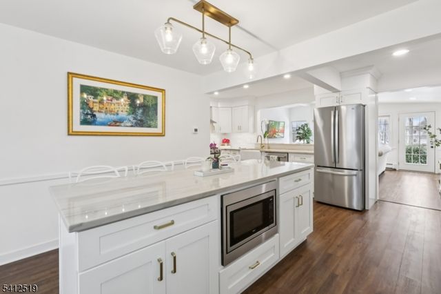 19 Linwood Ave, Midland Park Boro, NJ 07432