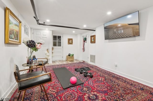 19 Linwood Ave, Midland Park Boro, NJ 07432