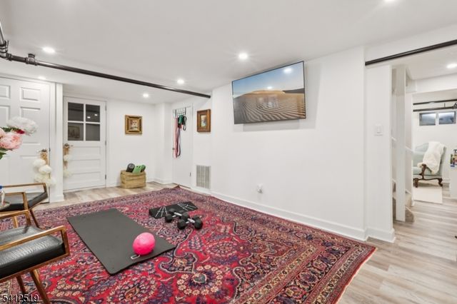 19 Linwood Ave, Midland Park Boro, NJ 07432