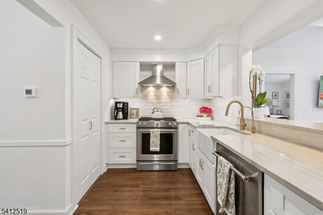 19 Linwood Ave, Midland Park Boro, NJ 07432