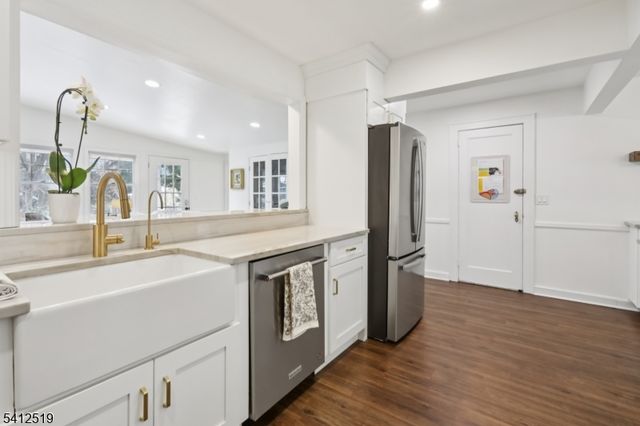 19 Linwood Ave, Midland Park Boro, NJ 07432