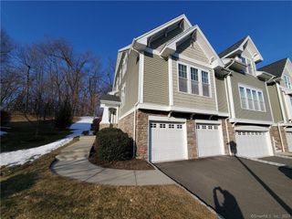 40 Lawrence Avenue 40, Danbury, CT 06810