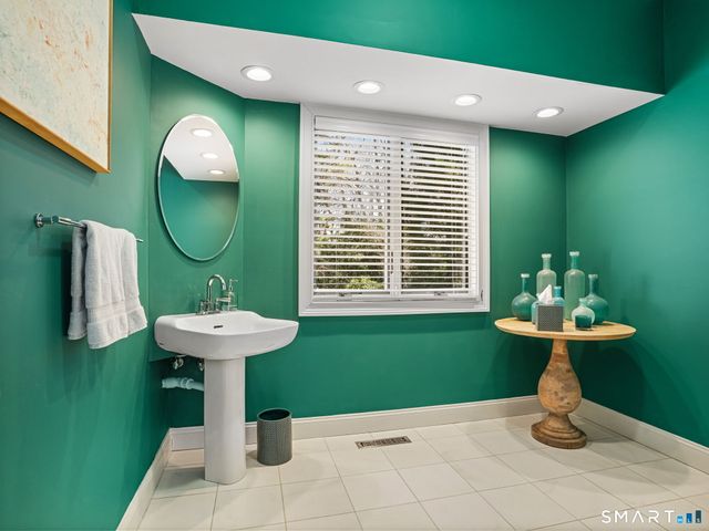 66 Dogwood Lane, Trumbull, CT 06611