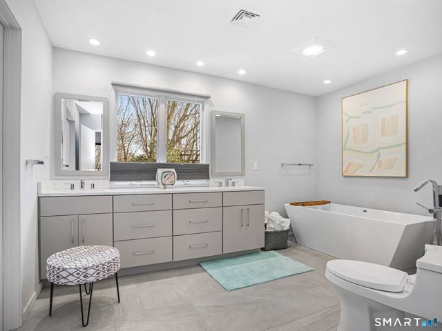 66 Dogwood Lane, Trumbull, CT 06611