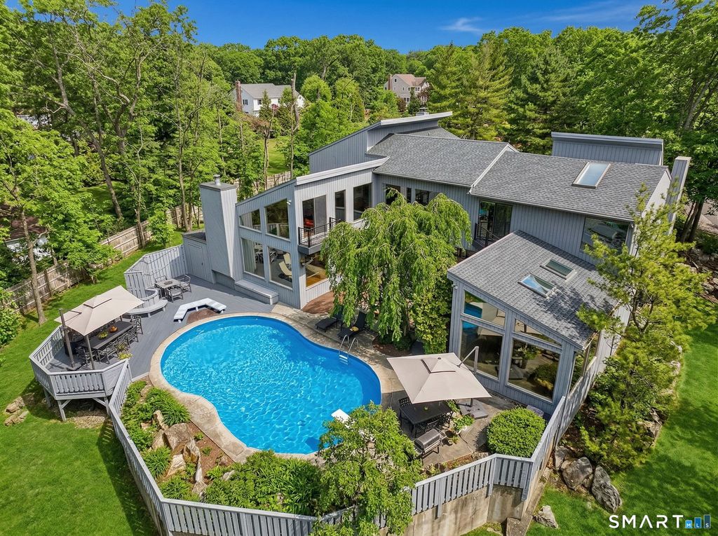 66 Dogwood Lane, Trumbull, CT 06611