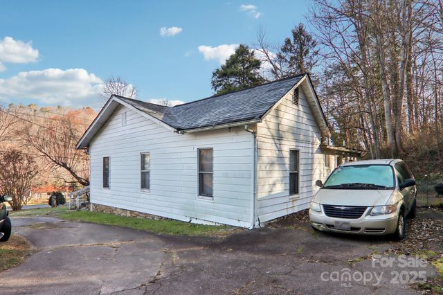 5 Ladybug Drive, Waynesville, NC 28786