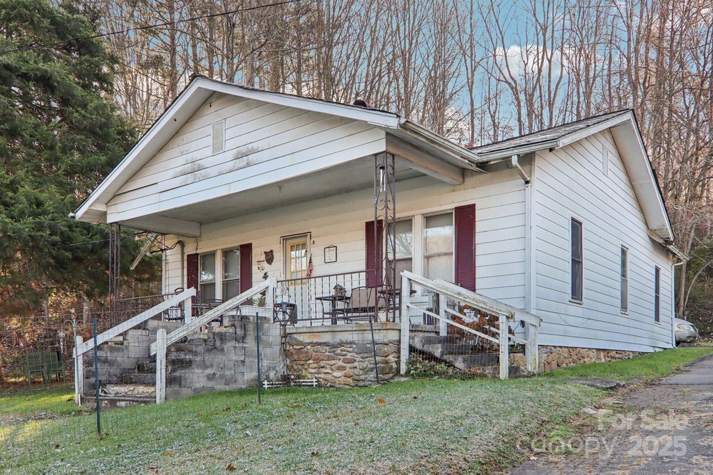 5 Ladybug Drive, Waynesville, NC 28786