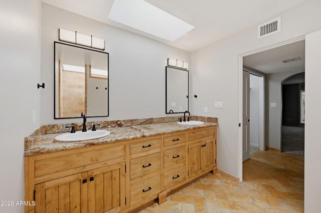 7836 E CRESTWOOD Way, Scottsdale, AZ 85250