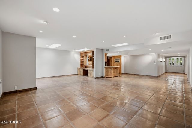 7836 E CRESTWOOD Way, Scottsdale, AZ 85250