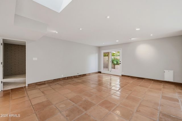 7836 E CRESTWOOD Way, Scottsdale, AZ 85250