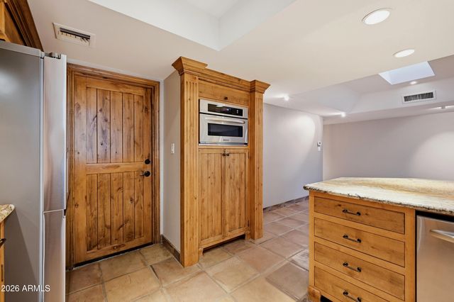 7836 E CRESTWOOD Way, Scottsdale, AZ 85250