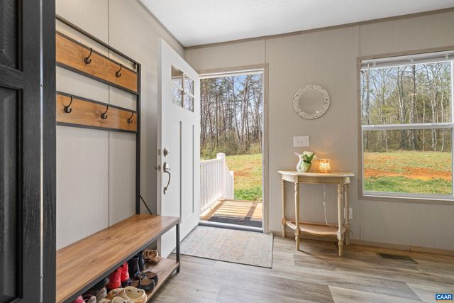 235 SHORES RD, Palmyra, VA 22963