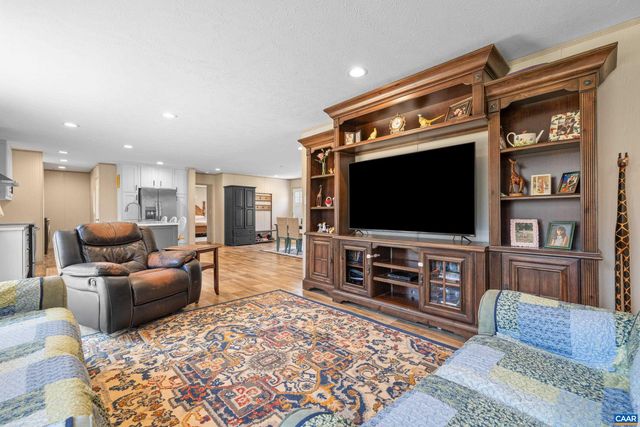 235 SHORES RD, Palmyra, VA 22963