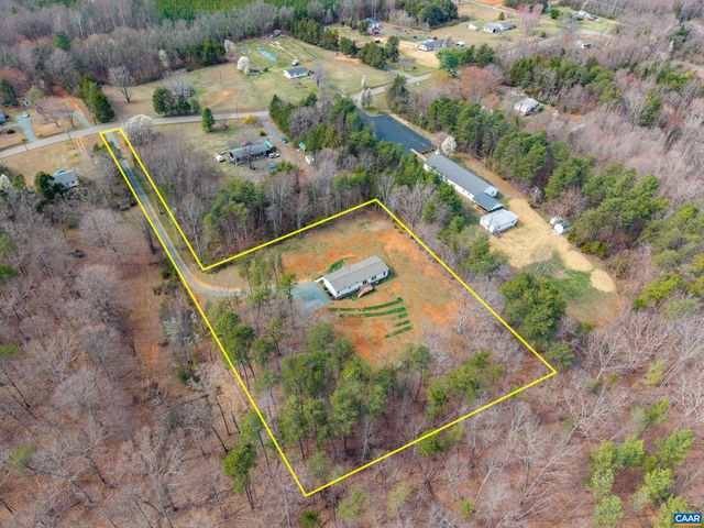 235 SHORES RD, Palmyra, VA 22963