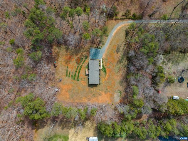 235 SHORES RD, Palmyra, VA 22963