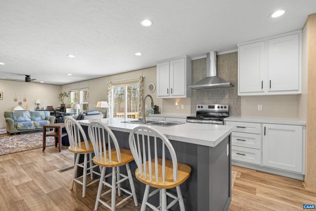 235 SHORES RD, Palmyra, VA 22963