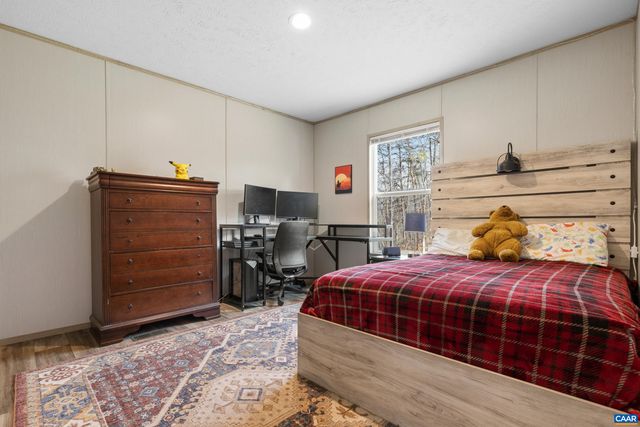 235 SHORES RD, Palmyra, VA 22963