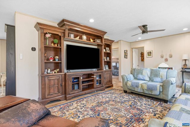 235 SHORES RD, Palmyra, VA 22963