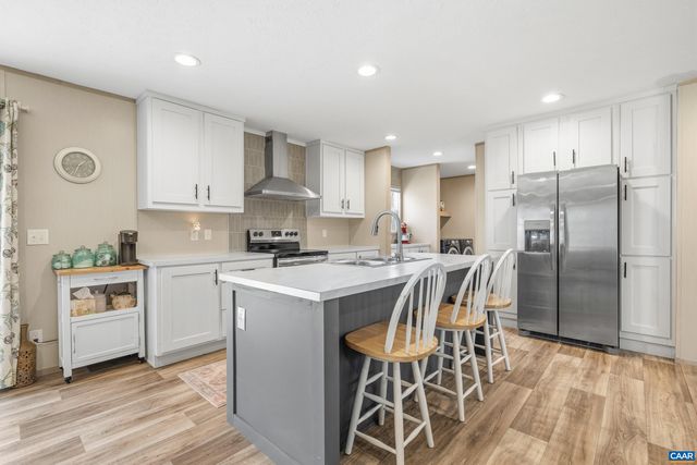 235 SHORES RD, Palmyra, VA 22963