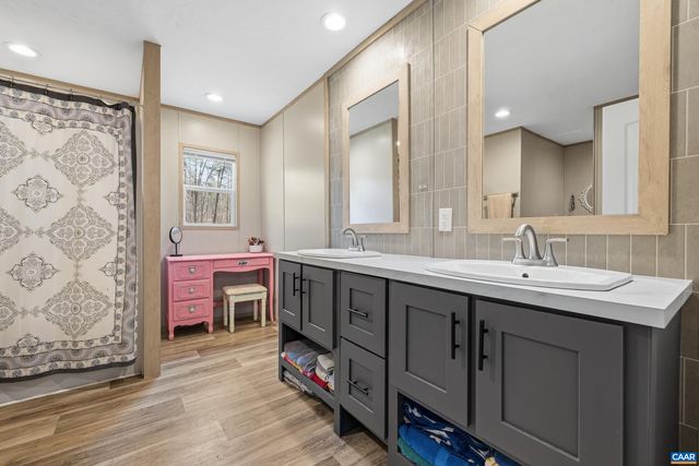 235 SHORES RD, Palmyra, VA 22963