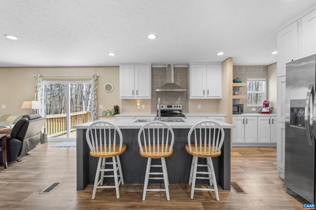 235 SHORES RD, Palmyra, VA 22963